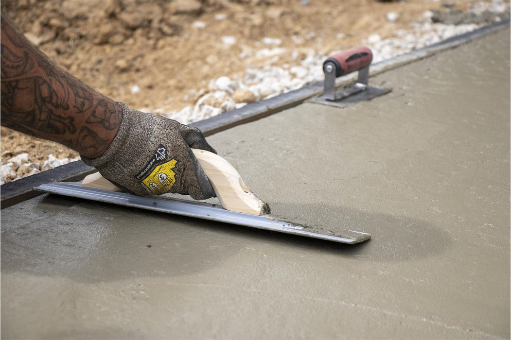 Marshalltown 145 – 16" x 3 1/8" Magnesium Float (Wood Handle)