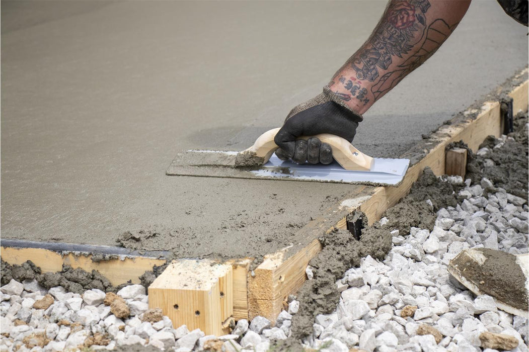 Marshalltown 145 – 16" x 3 1/8" Magnesium Float (Wood Handle)