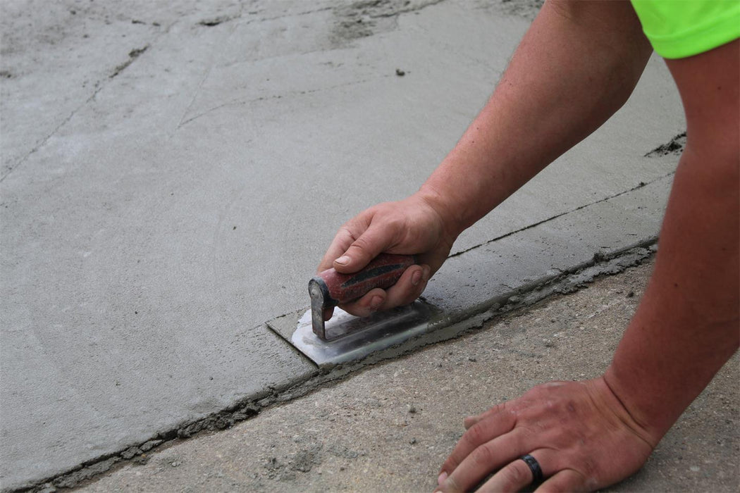 Marshalltown 160SSD – 6" x 4" Stainless Steel Edger (Straight Ends, 1/8" R, 1/4" L, DuraSoft Handle)