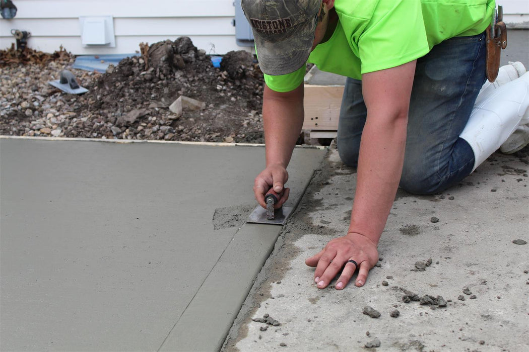 Marshalltown 160SSD – 6" x 4" Stainless Steel Edger (Straight Ends, 1/8" R, 1/4" L, DuraSoft Handle)