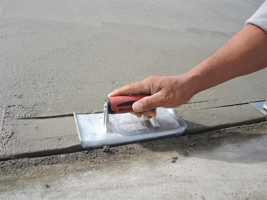 Marshalltown 4002D – 9" x 4" Zinc Edger (DuraSoft Handle, 1/4" R, 5/8" L)