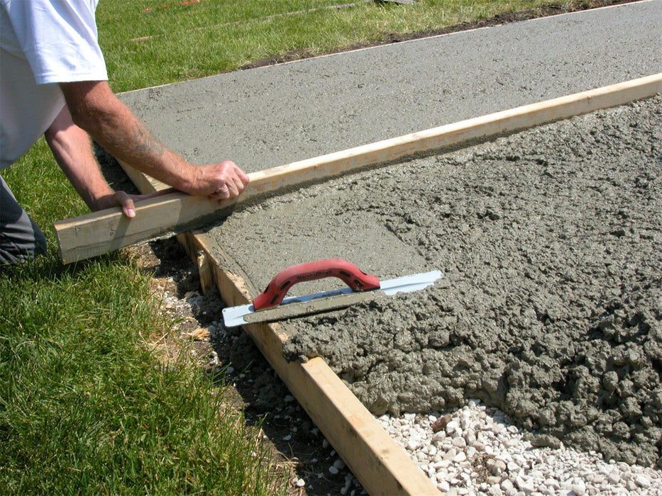 Marshalltown 06150D – 16" x 3 1/2" Cast Magnesium Float (DuraSoft Handle)