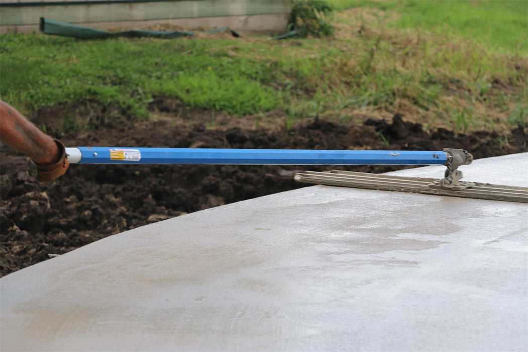 Marshalltown OCTO138 – 72" x 1 3/8" Octagon Handle (Blue)