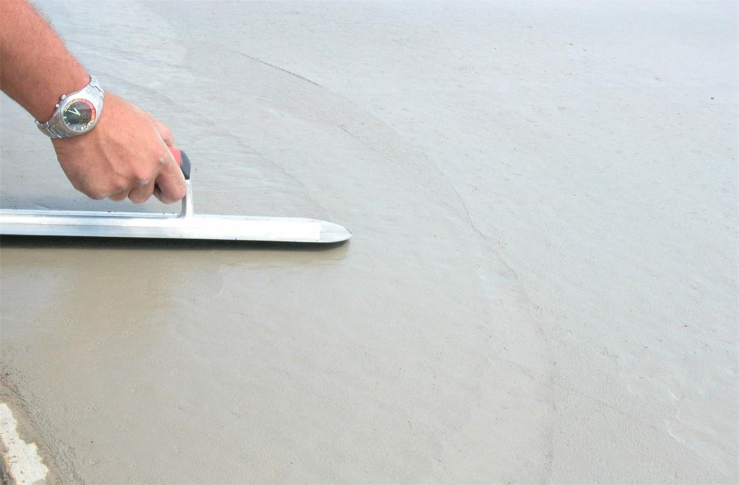 Marshalltown MXS81FRD – 18" x 4" Finishing Trowel (Fully Rounded, DuraSoft Handle)