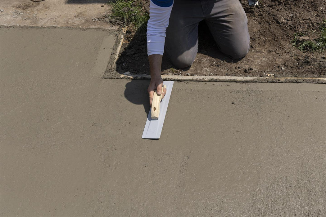 Marshalltown 06150LRW – 16" x 3 1/2" Magnesium Float (Red Rubber Handle)