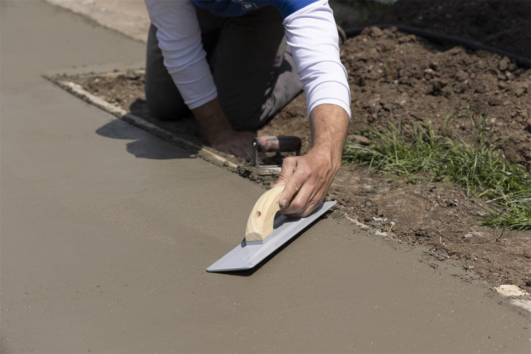 Marshalltown 06150LRW – 16" x 3 1/2" Magnesium Float (Red Rubber Handle)