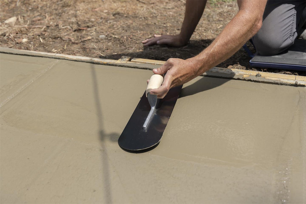 Marshalltown MXS205BR – 20" x 5" Blue Steel Finishing Trowel, Fully Rounded with Curved Wood Handle