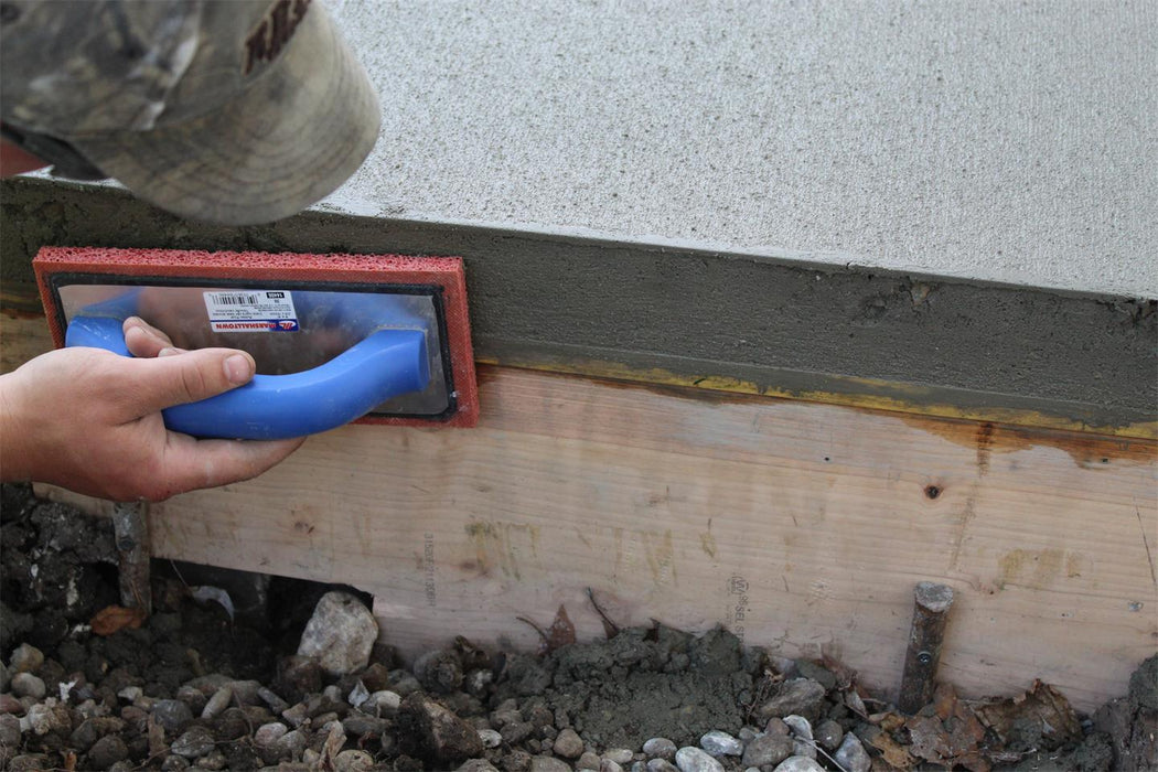 Marshalltown 39 – 9" x 4" x 5/8" Coarse Cell Red Rubber Float